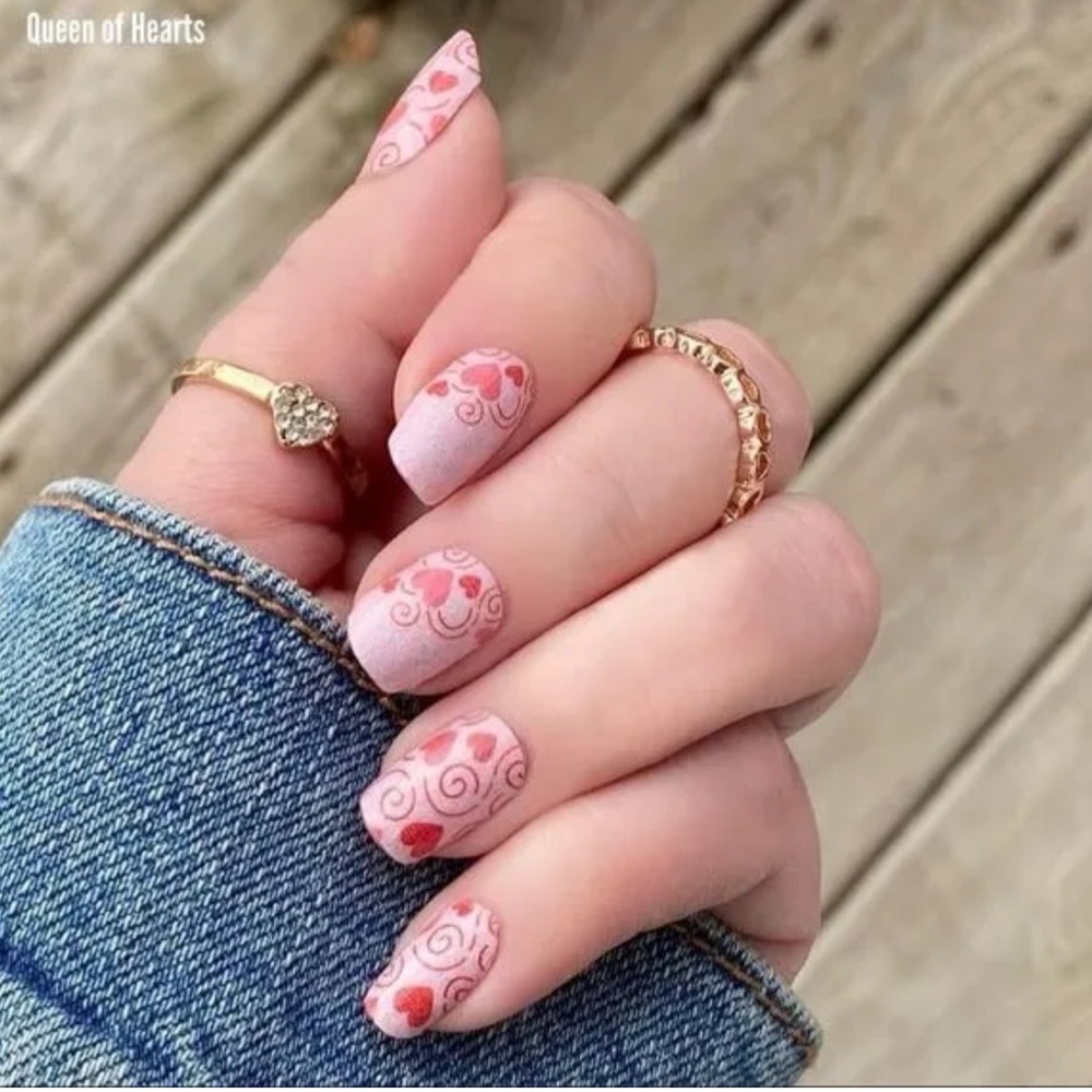 *Retired* Color Street: Queen of Hearts | Pastel Pink Valentine’s Day Red Swirls - Picture 6 of 16